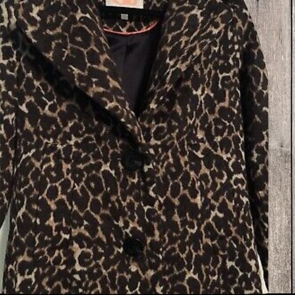 Beautiful Leopard Coat  - Picture 4 of 7
